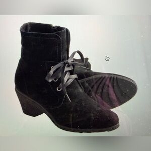 Women’s Bastien Henri Pierre by Thalie Black Ankle Suede Boots  Size 8